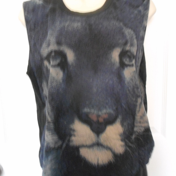 NWT Sleeveless big cat shirt, shades of blue - Picture 3 of 7